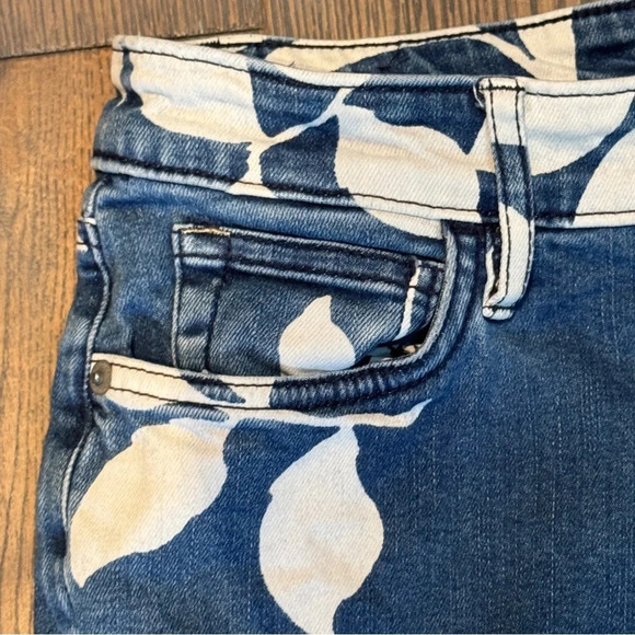 Tommy Bahama Jeans Size 0x29 Tema Indigo Bleach Sky Slim Boyfriend Coastal  Boho - Picture 9 of 16